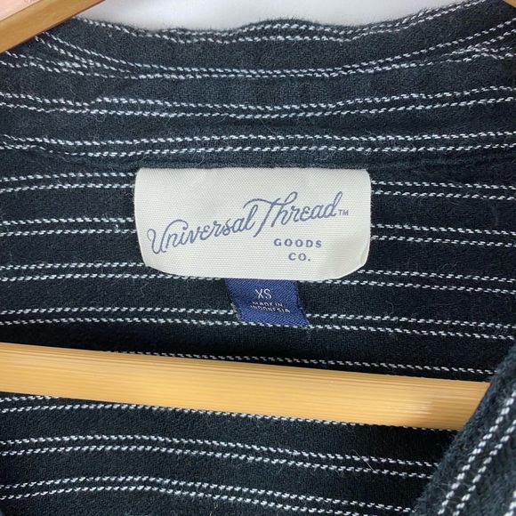 Women's Universal Thread Black Striped V-Neck Collared Blouse Size XS - Picture 5 of 6